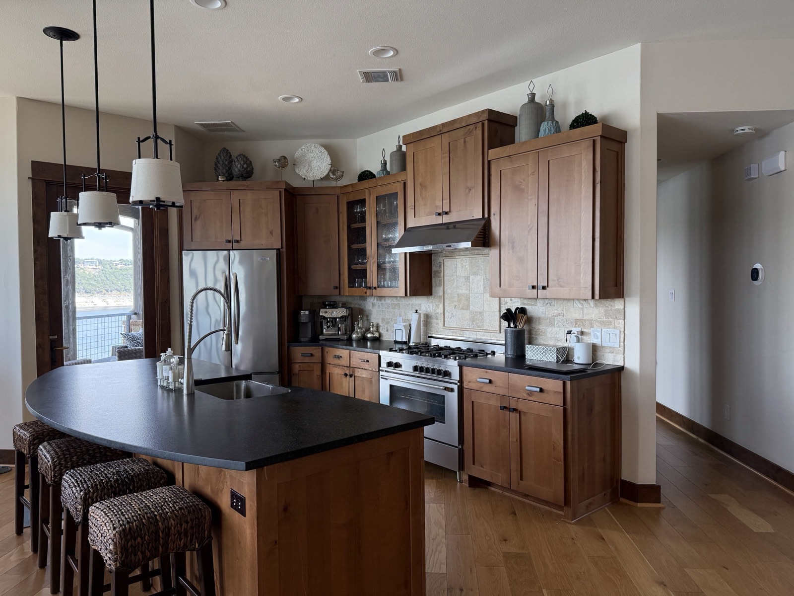 Lake-view kitchen design by Refinery ATX